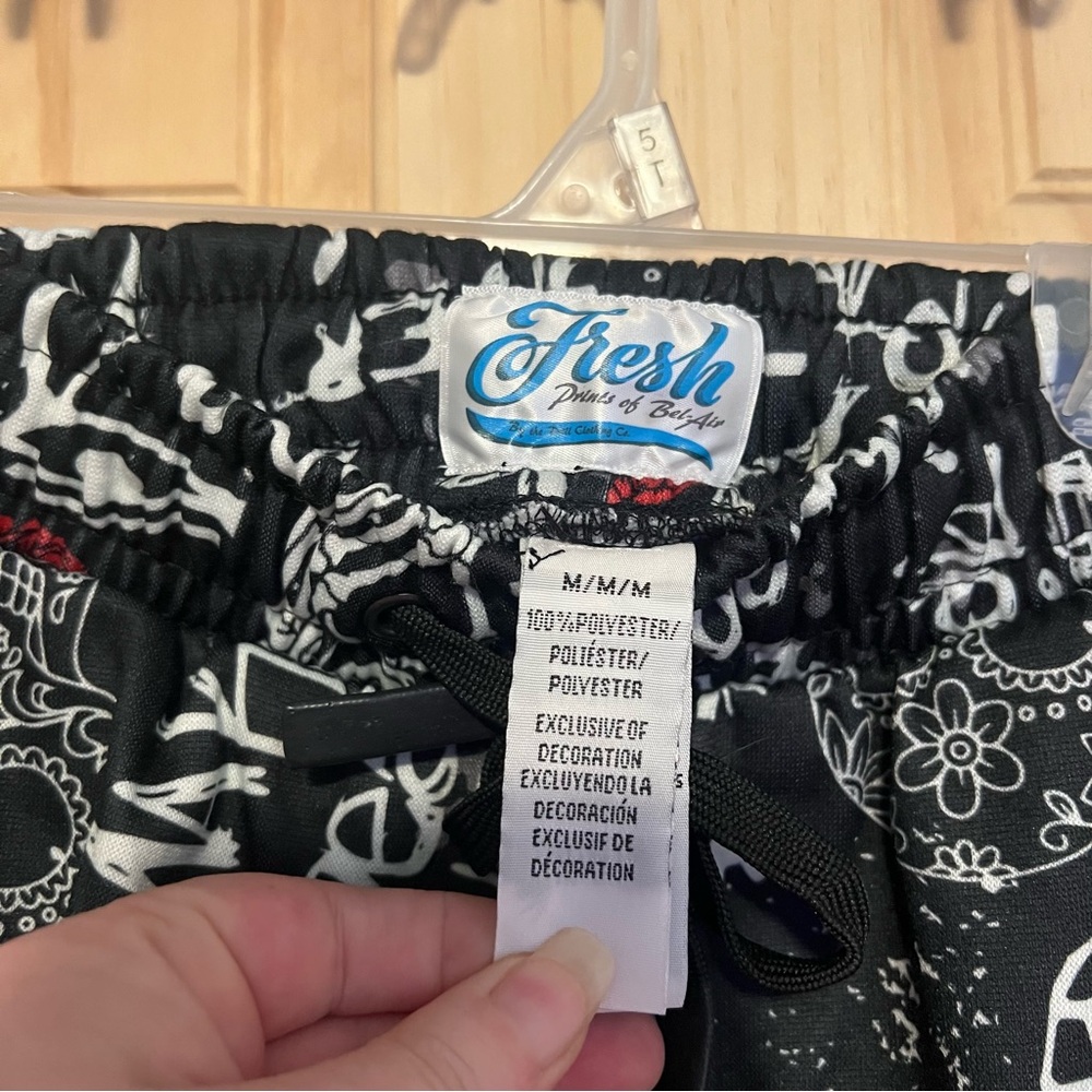 Fresh Black and Red Graphic Mens Joggers Size Medium NWT - Picture 3 of 4